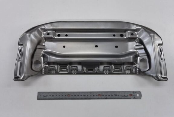 シート用 フロントパネル｜板鍛造・プレス加工技術.com